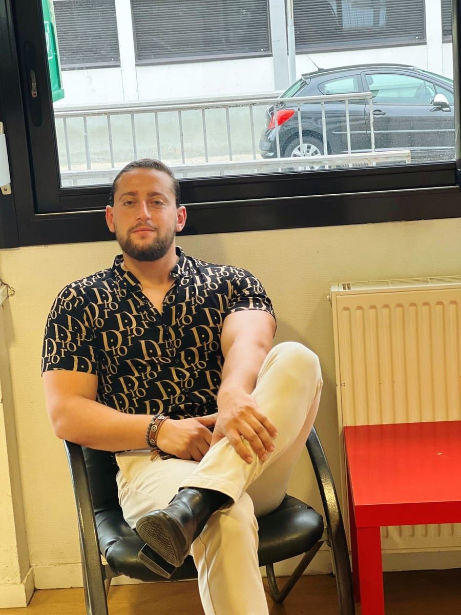 Profil von Houzefa, 26 Jahre, Gay in Tschernitz (Brandenburg)